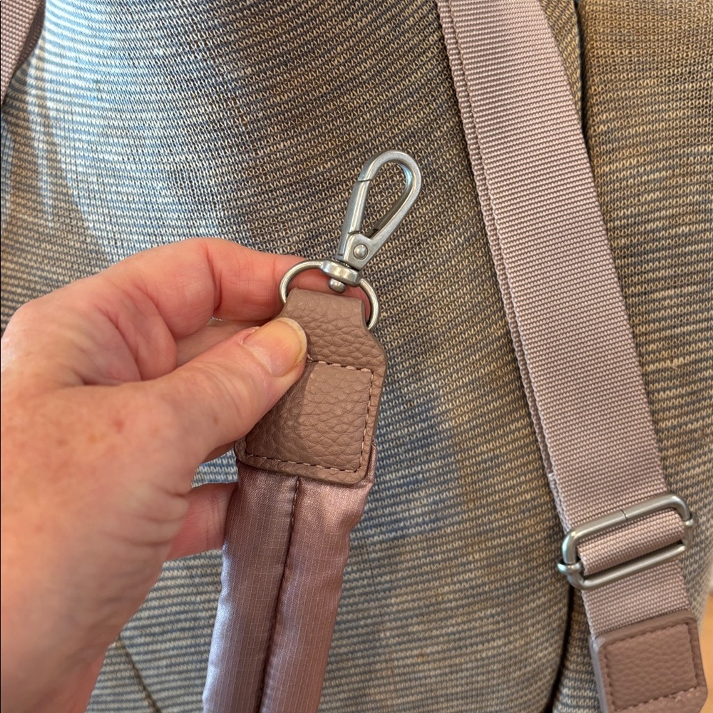 Baggallini Light pink mauve modern quilted nylon crossbody convertible RFID Bag - Picture 10 of 15
